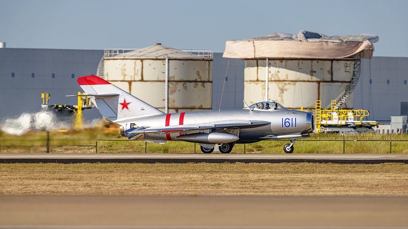 Mikoyan-Gurevich Mig-17F Fresque. par Jaap van den Berg