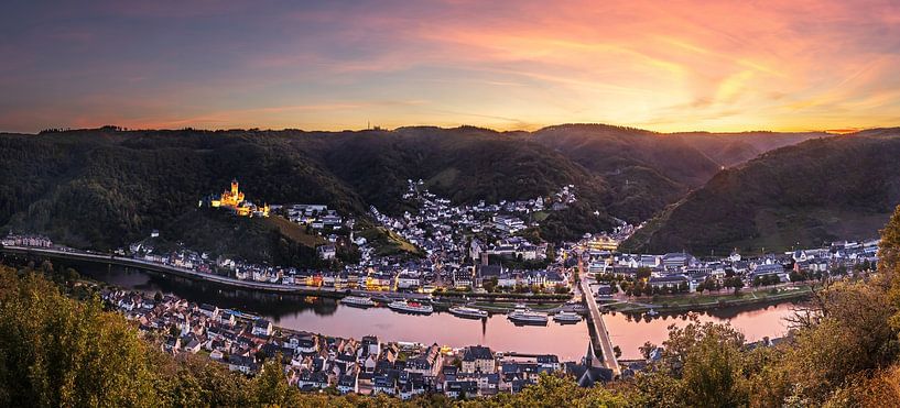 Cochem an der Mosel - Panorama zum Sonnenuntergang von Frank Herrmann
