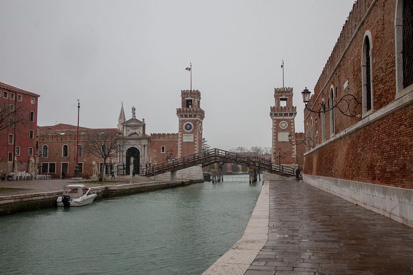 Kaserne im Zentrum der Altstadt von Venedig, Italien von Joost Adriaanse
