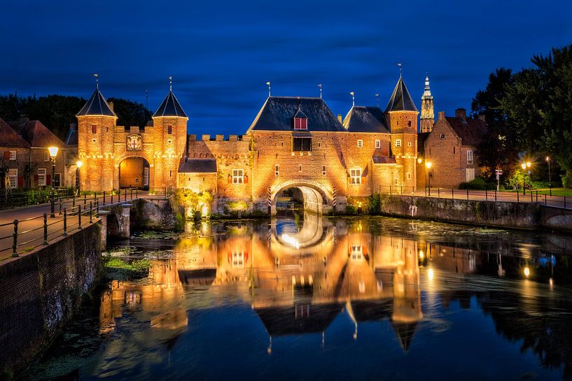 Evening light at the Koppelpoort, Amersfoort by Roy Poots