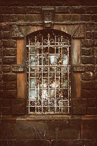 Vergittertes Fenster von Norman Krauß