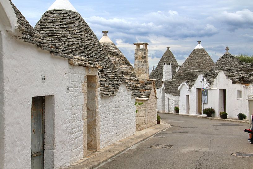 Chalets Trulli à Alberolbello, Italie par Henk Langerak