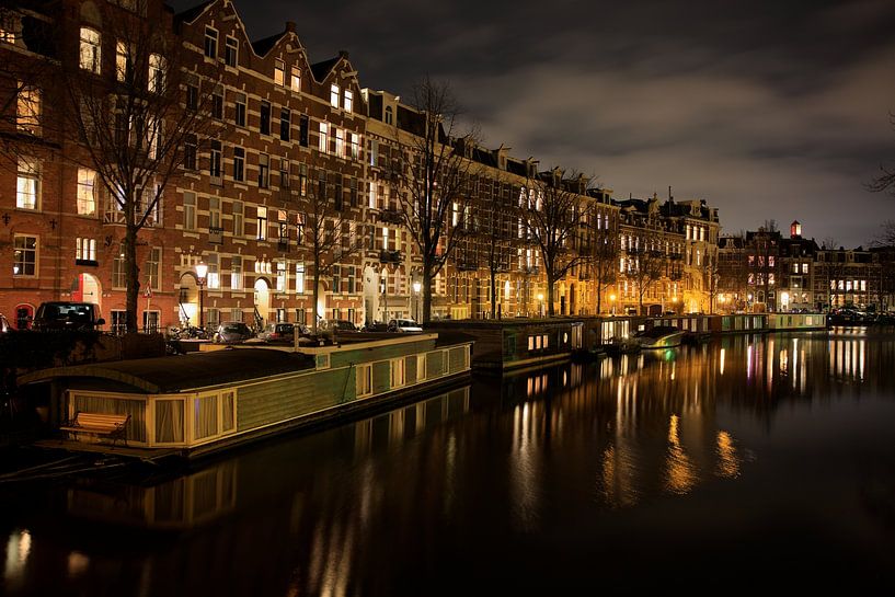 Amsterdam bei Nacht - Magische Reflektionen von der Koekjesbrug von Hans van Oort