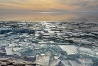Zerkleinerndes Eis auf dem IJsselmeer.