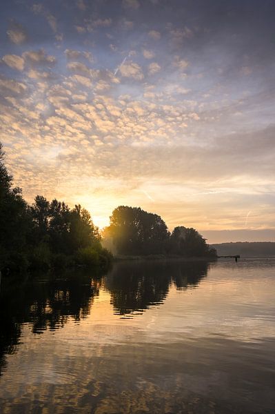 Colourful sunrise over Kralingse plas by Henk Boerman