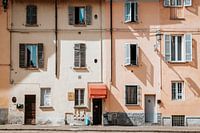 Schaduw & raamspel in Italiaans dorpje