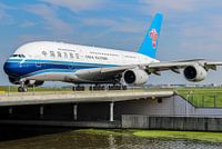 L'Airbus A380 chinois au-dessus de l'eau à Schiphol !