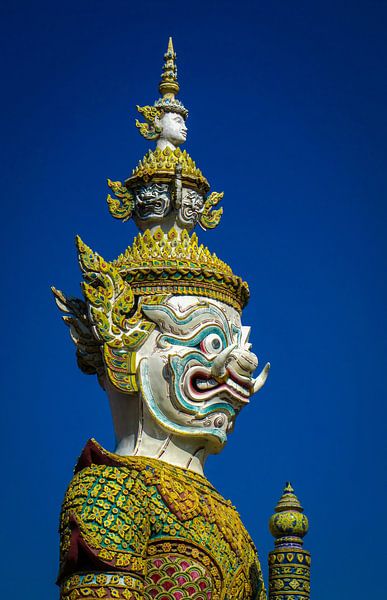 Wache am königlichen Palast in Bangkok, Thailand von Rietje Bulthuis