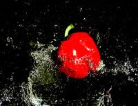Splashfotografie-rode paprika