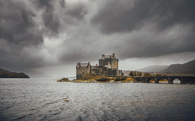 Eilean Donan Castle in Schottland. Highlander Burg in den Highlands. von Jakob Baranowski - Photography - Video - Photoshop