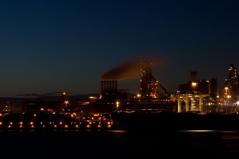 Tatasteel (hauts fourneaux Corus) IJmuiden la nuit par Arjan Groot