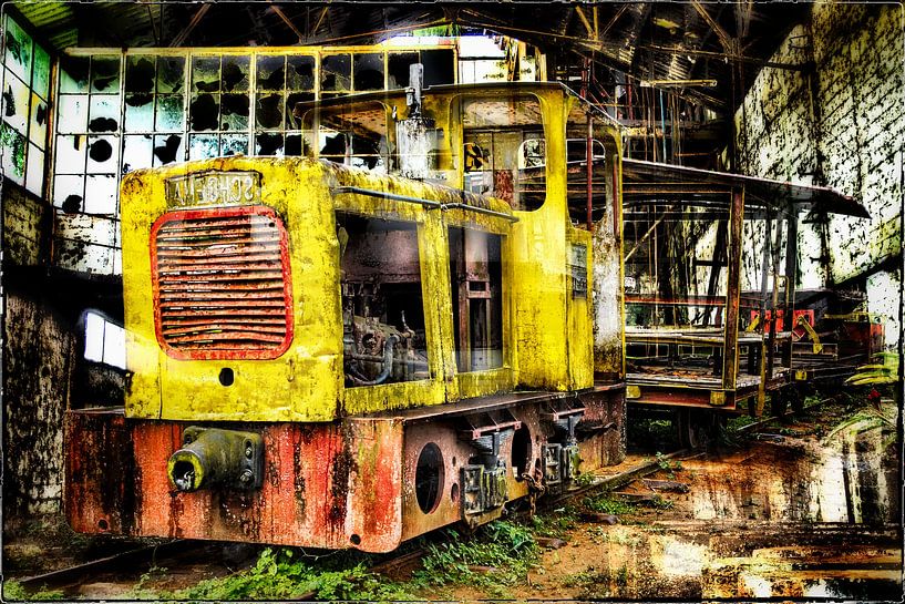 Steam locomotive, collage in yellow, free art. by Arthur van den Berg