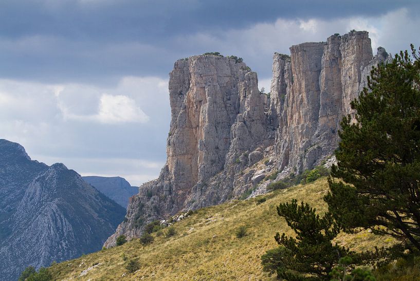 Cadières de Brandis by Hetwie van der Putten