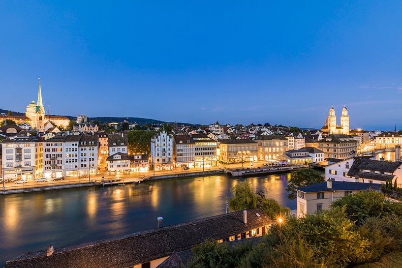 La vieille ville de Zurich en soirée par Werner Dieterich