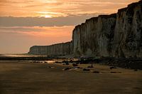 Sonnenuntergang am Kreidefelsen der Bretagne