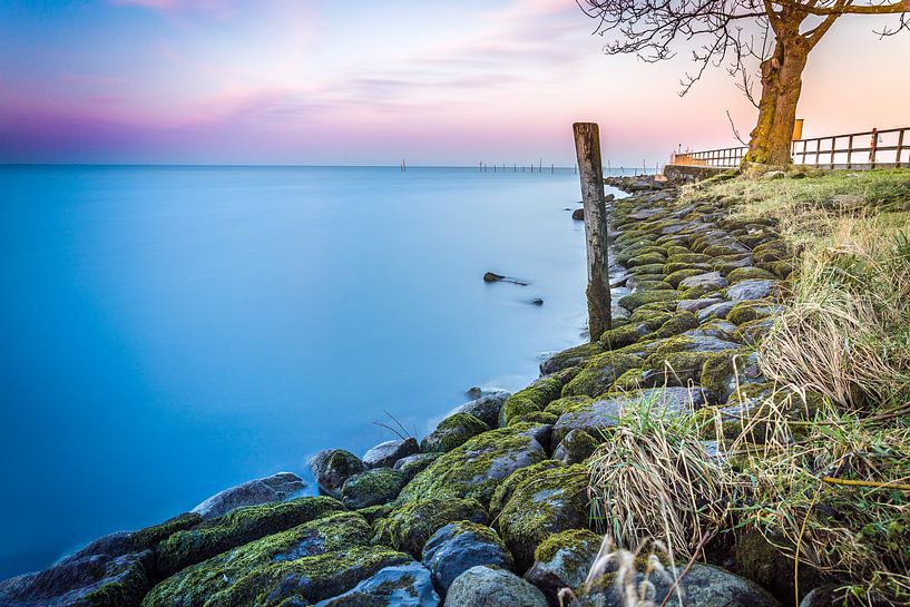 Regenbogen Nacht auf See von Chris Snoek
