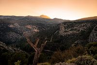 Le soleil derrière les montagnes en Espagne