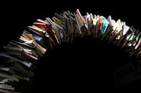 Un arc formé par d'innombrables livres