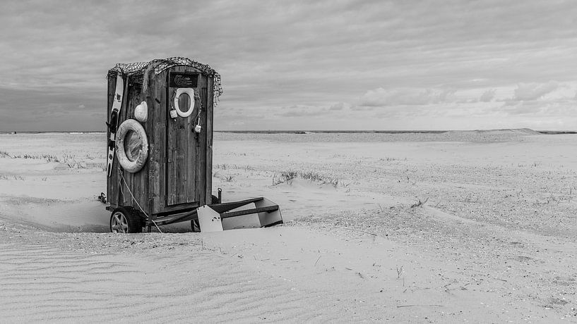Beach toilet by Timo Bergenhenegouwen