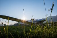 Morgenlicht auf dem Flugplatz – Ruhe vor dem Flug