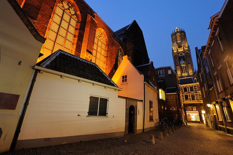 Buurkerk und Domturm vom Buurkerkhof in Utrecht aus gesehen von Donker Utrecht