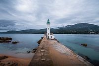 Une étreinte côtière, le phare de Propriano