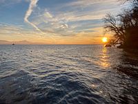 COUCHER DE SOLEIL AU LAC, UN MOMENT DE TRANQUILLITÉ