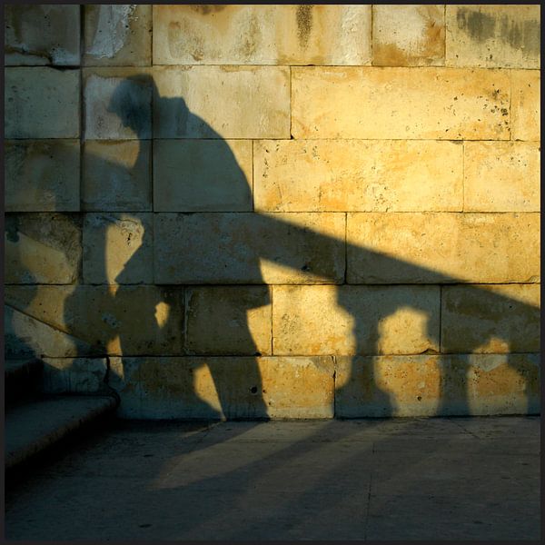 Schatten im Jardin de la Fontaine Nimes. "Der Denker sein Schatten" von Alain Ulmer