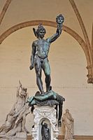 Florence Persée avec une tête de méduse