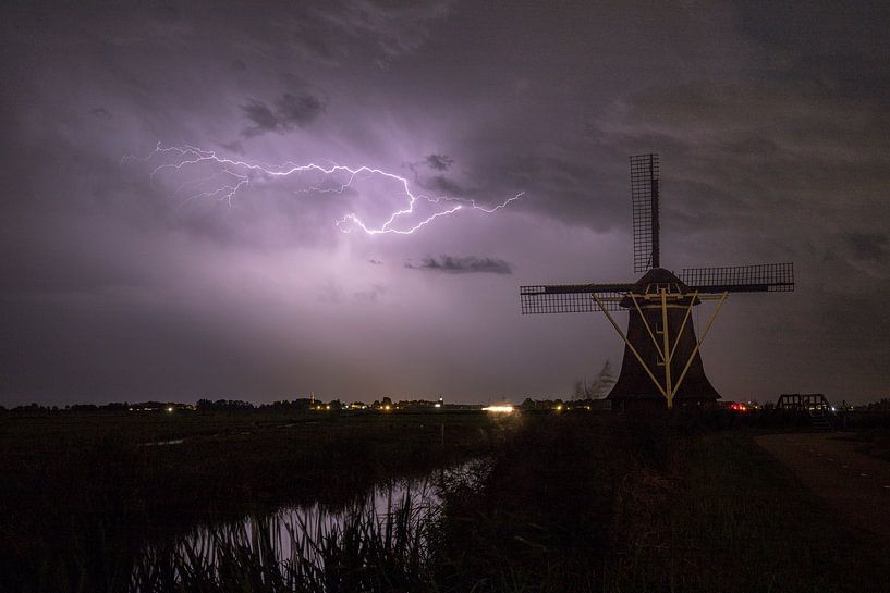 Holländische Mühle mit Gewitter von robertjan boonstra