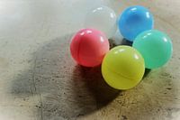 Spielzeugbälle weit weg