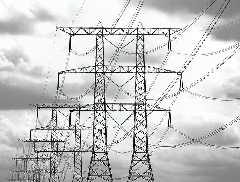 Strommasten mit Hochspannungsleitungen von Jacqueline Gerhardt