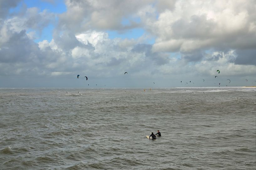 Surfing by Erik Reijnders