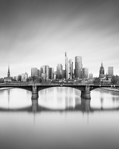 Frankfurt skyline (b/w) by Florian Schmidt