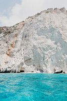 Kalksteingebirge von Zakynthos mit blauem Meer