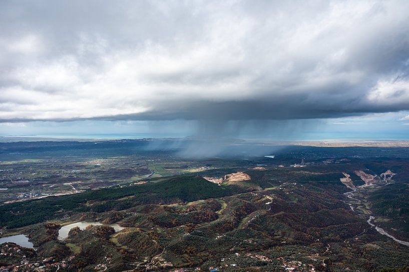 Regen in Albaniens Kruja-Gebirge von Werner Lerooy