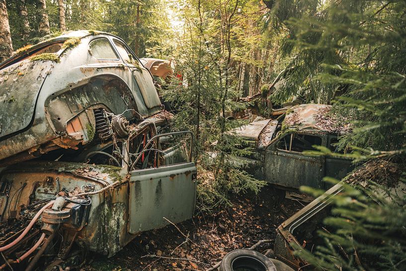 The abandoned car graveyard in Sweden by Slashley Photography
