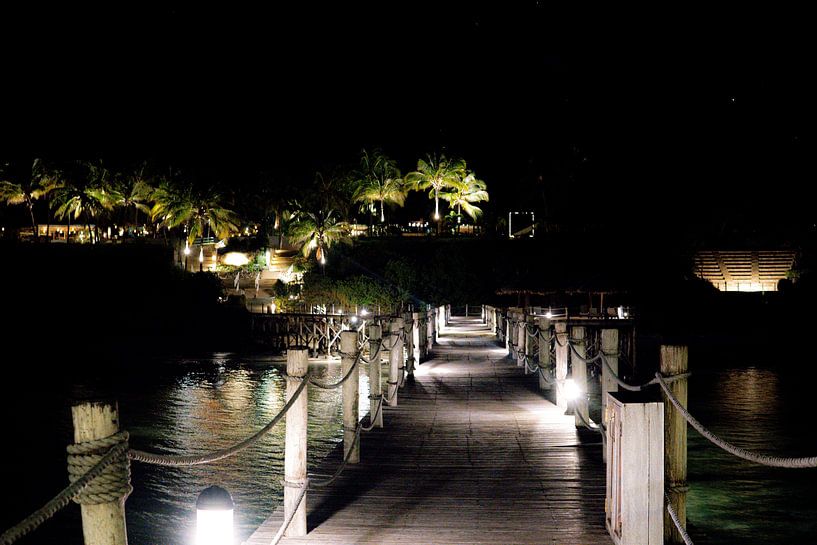 Sansibar, ein Steg bei Nacht von Barbara Riedel