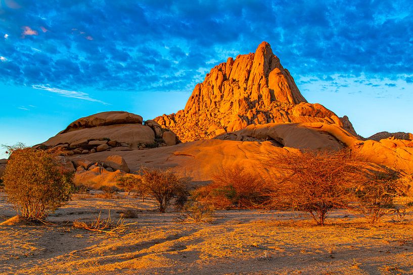 Awakening of the desert - sunrise at the Spitzkoppe by Fototante