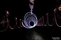 Peinture lumineuse : le chemin des ténèbres