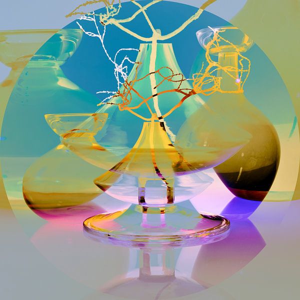 Funky Stillleben. Buntes Glas. von Alie Ekkelenkamp