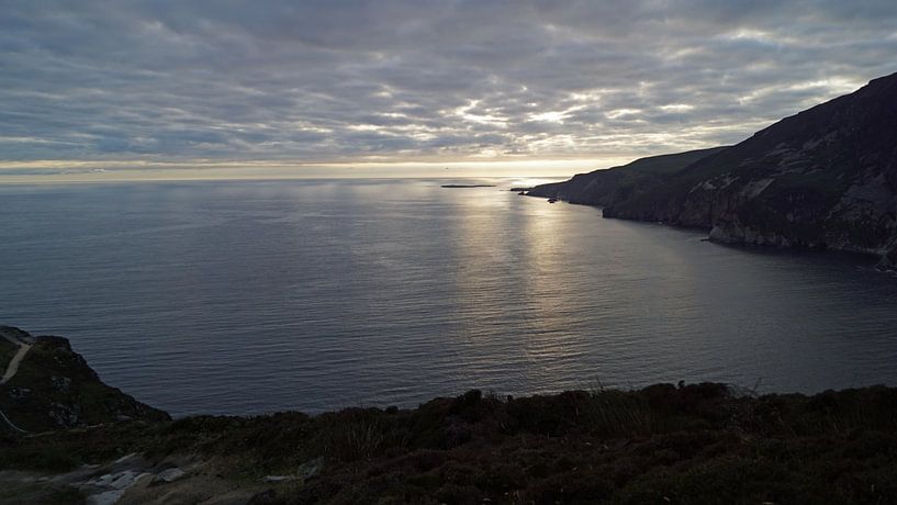 sunset at the Slieve League cliffs in Ireland by Babetts Bildergalerie