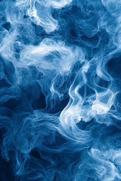 Abstrakter Rauch in Blautönen von Imperial Art House
