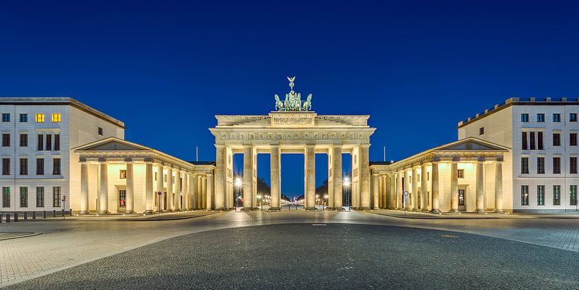 Brandenburger Tor in der Morgendämmerung von Michael Valjak