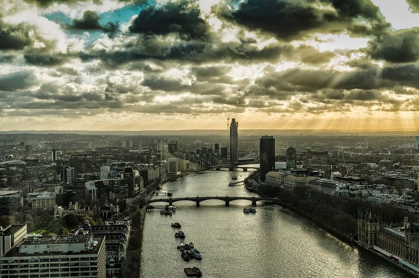 De rivier de Theems vanuit de lucht by John van Weenen