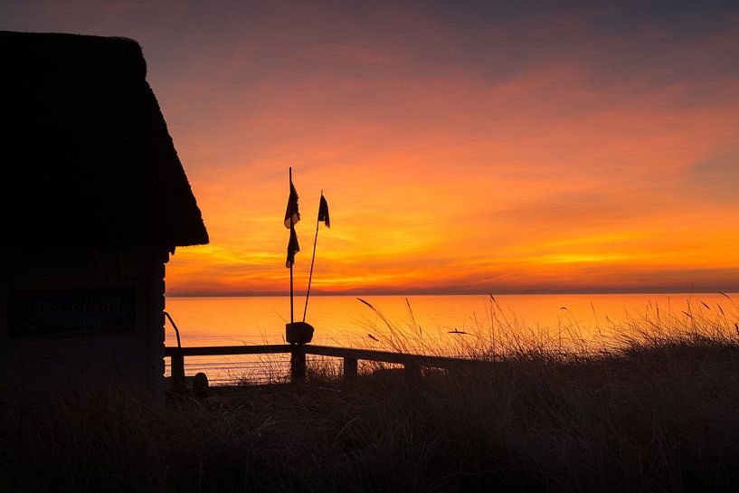 Atmospheric sunrise on the beach of Scharbeutz. by Voss photography