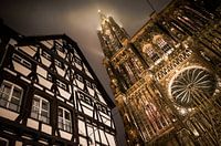 Cathédrale de Strasbourg et vieille maison à colombages de nuit