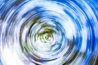 daytrails - abstracte kunst - centrum - bomen - zon - groen - rood - blauw