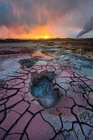 Die wunderschönen Schlammbecken von Gunnuhver in Island bei Sonnenaufgang.