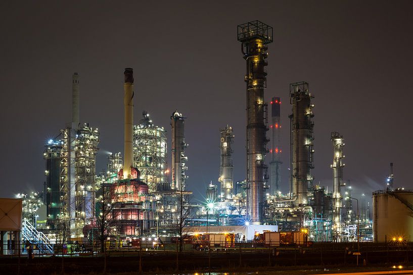Industrie bei Nacht von Menno van der Haven